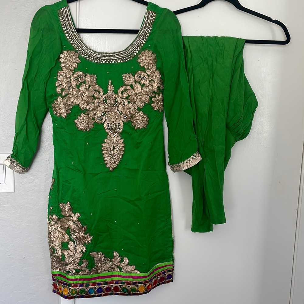 Indian Pakistani green  2 piece w/ legging Indian suit -G2G!!!!!